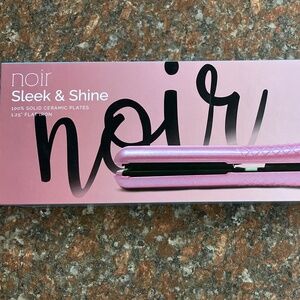 Noir Sleek and Shine 1.25” flat iron